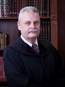 Portrait photo of Dr. Zsolt Csák