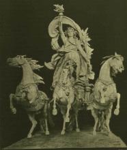 Hármas fogat (Senyei Károly szoborműve az Igazságügyi Palotán)