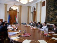 Háttérbeszélgetés2