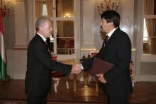 Megbízólevél átadás