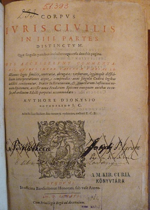 A Kúria Könyvtárának állományában található, A római jog első kodifikált gyűjteménye című könyv a római jog legjelentősebb forrása. A könyvet a kor ismert humanista jogtudósa, Dionysius  Gothofredus adta ki.